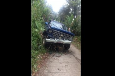 ¡QUÉ TERRIBLE! Una pareja falleció al lanzarse despavoridos de una camioneta sin frenos que los transportaba