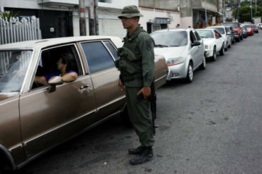 ¡REINA LA INCERTIDUMBRE! En estados fronterizos hicieron largas filas por horas para esperar el nuevo sistema de pago de gasolina (Fotos)