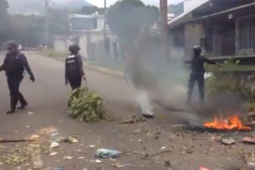 ¡ATENCIÓN! En Táchira cerraron calles y quemaron cauchos en protesta por la escasez de gasolina #21Sep