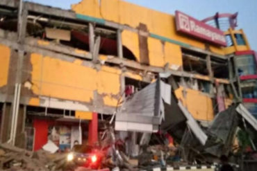 ¡UNA TRAGEDIA! Vea los daños que causó terremoto de 7.5 en Indonesia seguido de un tsunami (+Videos impactantes)