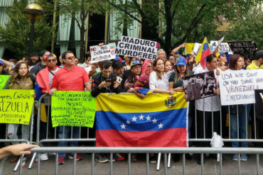 ¡EN CONTRA DE MADURO! Venezolanos se concentraron por segundo día consecutivo frente a la ONU (Ledezma los acompañó) (+Video)