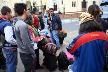 ¡UNOS VIENEN Y OTROS VAN! 90 venezolanos abandonaron Perú y volvieron a su país en un avión enviado por Maduro