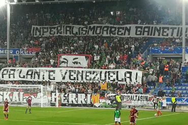 ¡ZAPE GATO! Vascos desplegaron una pancarta con los «ojos» de Chávez en el partido contra la Vinotinto (+Fotos)