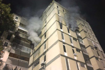 ¡QUÉ DESGRACIA! Los bomberos no tenían agua para controlar incendio de un apartamento en El Cafetal (una persona murió) (Fotos+Videos)