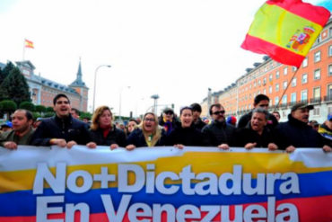 ¡ASÍ COMO LO LEE! El socialista Pedro Sánchez endurece los trámites de asilo a los venezolanos en España