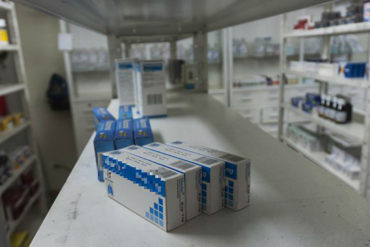 ¡MOSCA CON ESTO! Bodegones de Caracas venden medicinas importadas en dólares y sin autorización