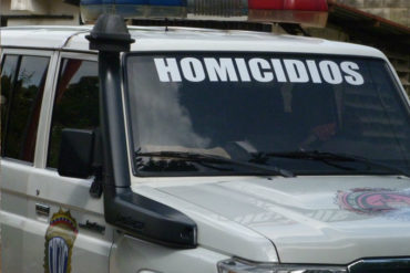 ¡CRIMEN ATROZ! Mataron a tiros a un colombiano y luego lo quemaron dentro de su vehículo en La Vega