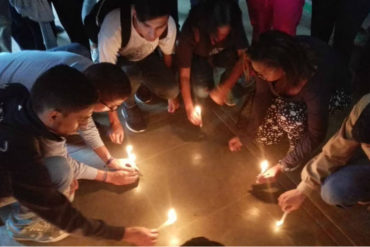 ¡SE LO MOSTRAMOS! Estudiantes realizan actividad simbólica dentro de la capilla de la UCV en honor a Fernando Albán (+Fotos)