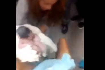 ¿Y EL PARTO HUMANIZADO? Adolescente dio a luz en el Ferrocarril de los Valles del Tuy, tras ser “ruleteada” (+Video)