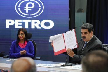 ¡EN PLENA CRISIS! Maduro dice que los venezolanos que viajen al extranjero podrán usar el Petro: Si usted quiere pasar diciembre en París o Nueva York paga así