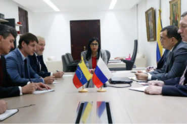 ¡LE ECHARÁN UNA MANO A NICO! Bloomberg: Rusia envía un equipo a Venezuela para construir “un plan de rescate” económico