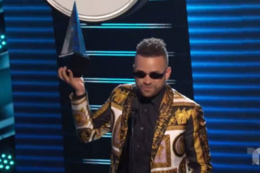 ¡QUÉ ORGULLO! Nacho ganó primer Latin American Music Awards 2018 y se lo dedicó a la caravana de inmigrantes (+Video)