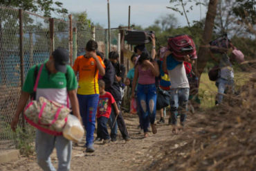 ¡SÉPALO! Protestaron con cacerolas en Bogotá por campamento que albergará a 300 venezolanos (+Video)
