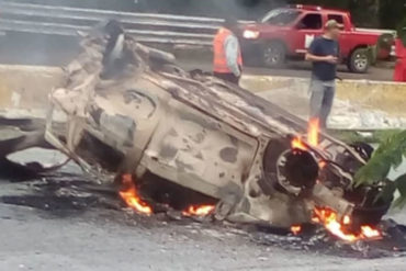 ¡TERRIBLE! Fuerte choque en Las Trincheras dejó 2 muertos y 1 carro en llamas este #20Oct