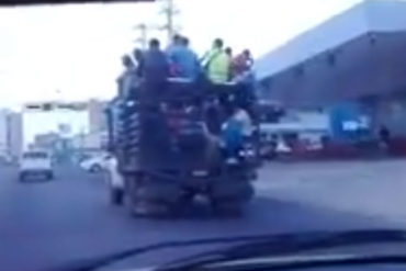 ¡DEPRIMENTE! En camiones 350 de «dos pisos» se trasladan los marabinos por falta de transporte público (+Video)