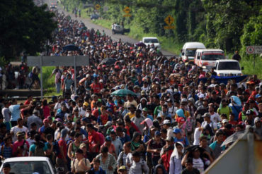 ¡PENDIENTES! Aseguran que Donald Trump evalúa cerrar la frontera ante el avance de la caravana de migrantes centroamericanos