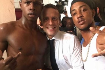 ¡ENTÉRESE! Criticaron a Enmmanuel Macron en las redes por esta controversial selfie y así respondió a los haters (+Foto)