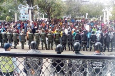 ¡ALERTA! Reportan equipos antimotín de la GNB en alrededores del mercado Las Pulgas tras protesta de comerciantes (+Video)
