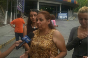 ¡LO ÚLTIMO! Madre de Lorent Saleh frente a El Helicoide: «No tengo nada confirmado. Estoy a la espera de que liberen a mi hijo»(+Video)