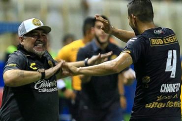 ¡CASI NADA! Los premios “sencillitos” que Diego Maradona prepara para el plantel de Dorados