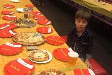 ¡LLEGA AL ALMA! La triste historia del niño de 6 años al que dejaron solo en su cumpleaños dio la vuelta al mundo