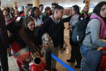 ¡QUÉ PENA! La foto de los venezolanos que regresaron de Ecuador con el plan “Vuelta a la Patria” (no se ven nada felices)