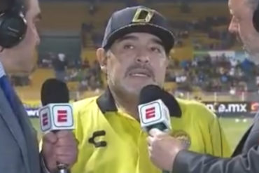¡SE LE RAYÓ EL DISCO! Maradona se quedó «pegado» en una entrevista y no pudo articular la respuesta a una pregunta (+Video)
