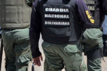 ¡TODOS AFECTADOS! GNB de la frontera corrieron a cargar sus celulares en el lado colombiano por el apagón (+Video)