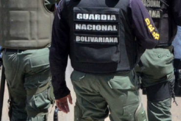 ¡TERRIBLE! Capturaron a un GNB por traficar armas y a sus hijas también la trataron como detenidas (+Olvidaron la Lopna +Foto deplorable)