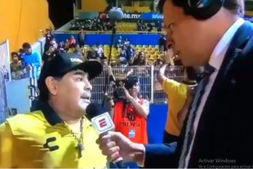 ¡GROSERO Y SHOWSERO! Maradona vuelve a hacer de las suyas en partido en el que triunfó su equipo: Arremetió contra reportero y fue expulsado por reclamos (+Video)