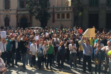 ¡RESTEADOS! Trabajadores del BCV gritan a todo pulmón sus exigencias: «Paguen, paguen, paguen» (+Videos)