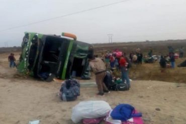 ¡TRÁGICO! 7 heridos tras vuelco de autobús que trasladaba a 58 pasajeros venezolanos en Perú