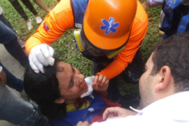 ¡URGENTE! Estudiante resultó herida en el rostro durante protesta frente a la UCV este #21Nov (Fuerte represión de la PNB)(+Videos)