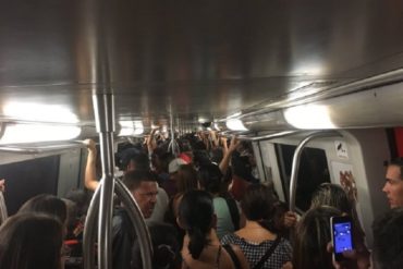 ¡LO ÚLTIMO! Este #13Nov usuarios caminaron por túneles del Metro de Caracas por falla eléctricas (+Video)