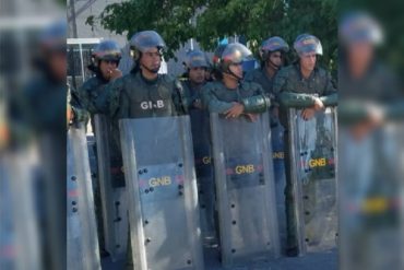 ¡ATENCIÓN CON ESTO! Luego de 3 días de apagón, GNB se plantó frente a Corpoelec-Margarita este #12Nov