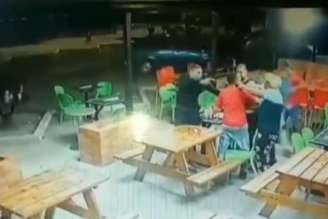 ¡INSÓLITO! Policías de Los Guayos robaron a un Cicpc mientras comía (+Video)