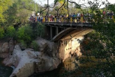 ¡QUÉ HORROR! Adolescente venezolano se lanzó a un río en Colombia y desapareció (presumen que fue arrastrado por la corriente)