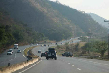 ¡LE MOSTRAMOS! Las enormes piedras que ponen en la autopista Regional del Centro para poder robar (+Foto +pilas)