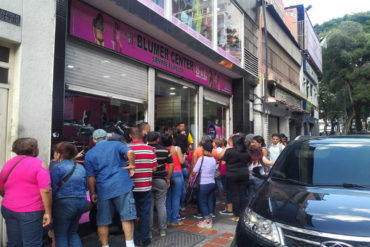 ¡SIGUEN DE CACERÍA! La Sundde obligó a los locales de La Candelaria a bajar los precios: “Esto es un saqueo controlado” (+Fotos)