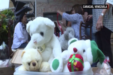 ¡CONMOVEDOR! Hospital de peluches da nueva vida a juguetes usados para que niños de bajos recursos tuvieran regalo en Navidad