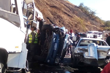 ¡ENTÉRESE! Autobús sin frenos causó choque múltiple en la autopista Gran Mariscal de Ayacucho: Reportan 1 muerto y 35 heridos