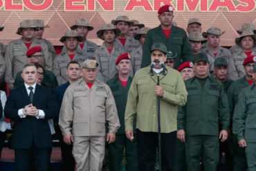 ¡ENLOQUECIÓ! Maduro pide que milicianos tengan acceso a fusiles, misiles y tanquetas “para defender a Venezuela” (+Video)