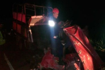 ¡TRÁGICO! Colisión entre camión 350 y autobús dejó 5 muertos y 27 heridos en la carretera Lara-Zulia