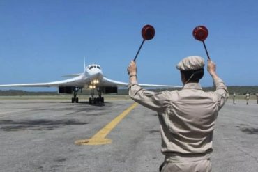 ¡IMPERDIBLE! La imagen de los 4 aviones militares rusos en el Aeropuerto de Maiquetía