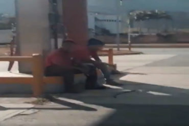 ¡EL COLMO! Pillan a 2 bomberos fumando en plena bomba de gasolina: «Por eso estamos así»  (+Video + los estallaron)