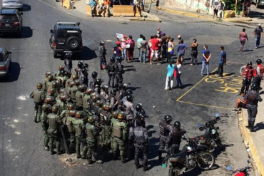 ¿Y EL HAMPA QUÉ? GNB dispersó protesta por perniles en el barrio El Limón (+Videos +lacrimógenas +pueblo estafado)