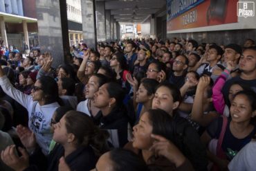 ¡TERRIBLE! Ciudadanos protestaron frente al Saime tras 5 días de espera por pasaporte (+Fotos +Video)