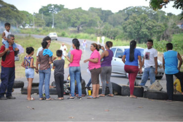 ¡SE REPITE LA HISTORIA DE 2017! Por segundo día, vecinos de San Félix trancan vías para exigir cajas CLAP y perniles prometidos por el gobierno