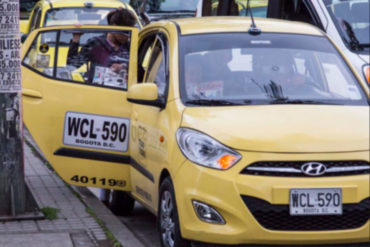 ¡MUY NOBLE! Taxista colombiano ayudó a una venezolana a dar a luz dentro de su carro: Me siento afortunado de haberlos apoyado