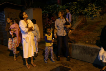 ¡ATERRADOS! Venezolanos salieron a la calle después del sismo de este  #27Dic (+Fotos +Videos)